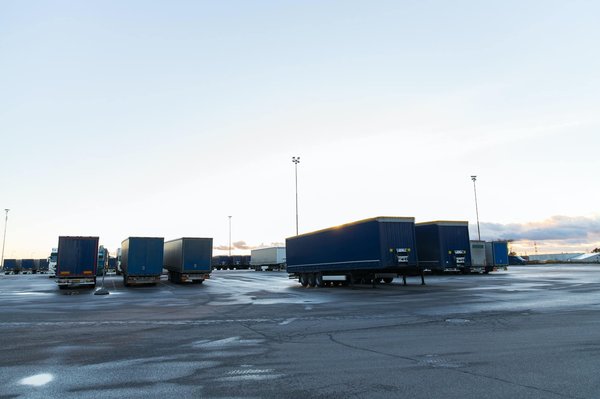 Ce que signifie la largeur maximale d'une remorque et quelles sont les réglementations en vigueur